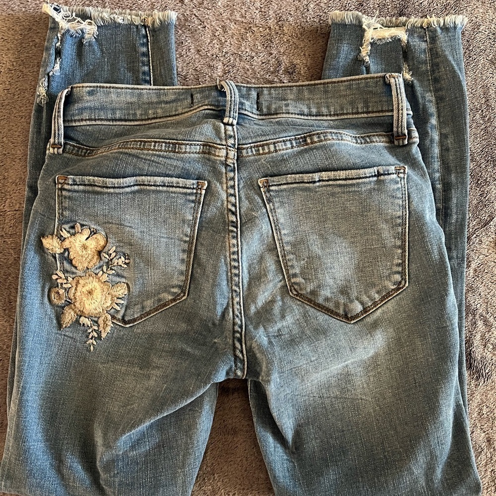 Abercrombie & Fitch Embroidered Skinny Jeans Mid-Rise - Picture 2 of 3